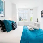 Haus - Luxury 4 Bedroom House - Parking - Fast Wifi - Smart Tvs - Garden - Top Rated
