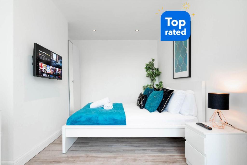 Apartment Haus - Luxury 4 Bedroom House - Parking - Fast Wifi - Smart Tvs - Garden - Rated *
